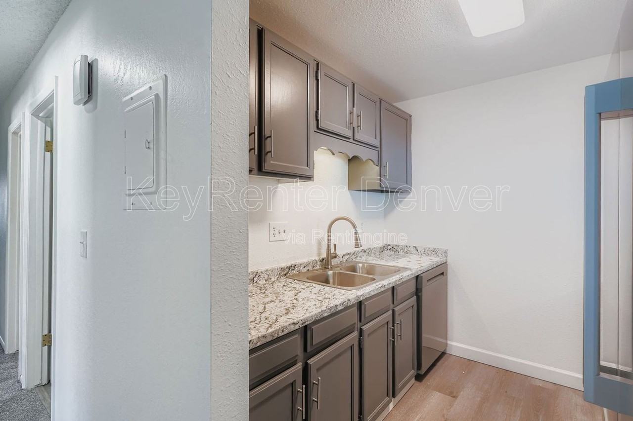 1112 Elysian Field Dr #E - Photo 5 of 17