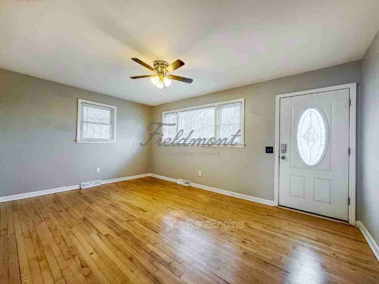 111 S Buckhorn Rd - Photo 3 of 24