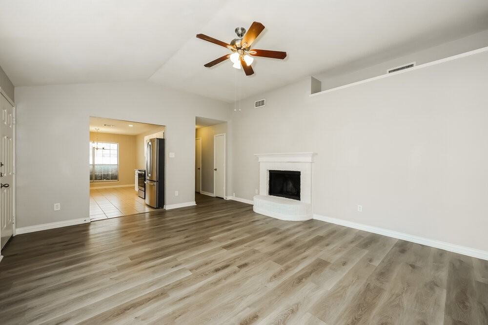 6417 Longmont Trl - Photo 3 of 16