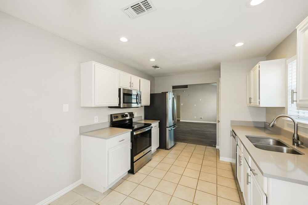 6417 Longmont Trl - Photo 5 of 16