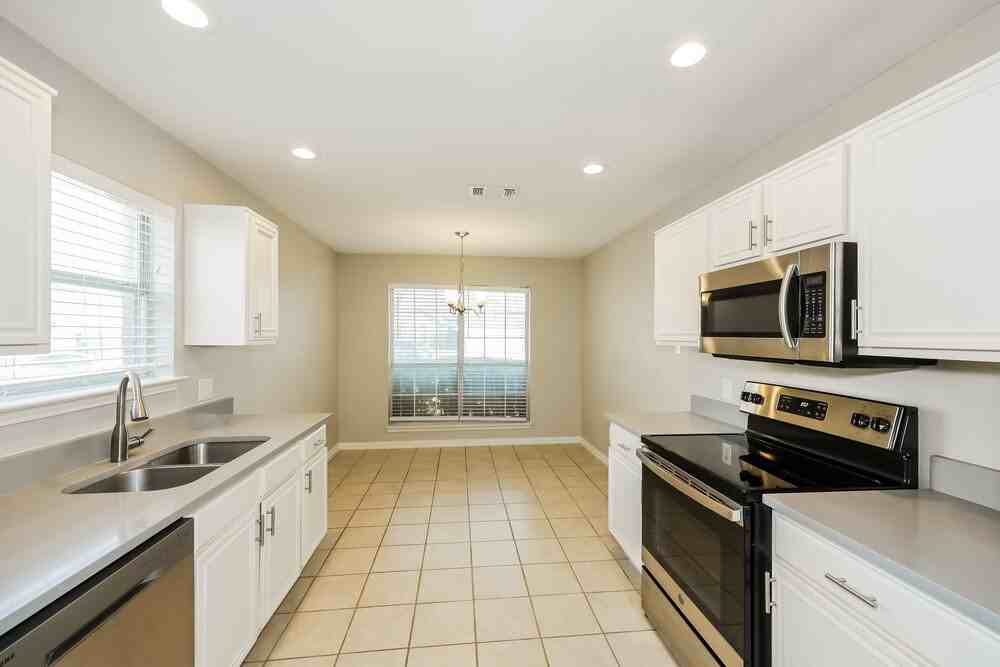 6417 Longmont Trl - Photo 7 of 16