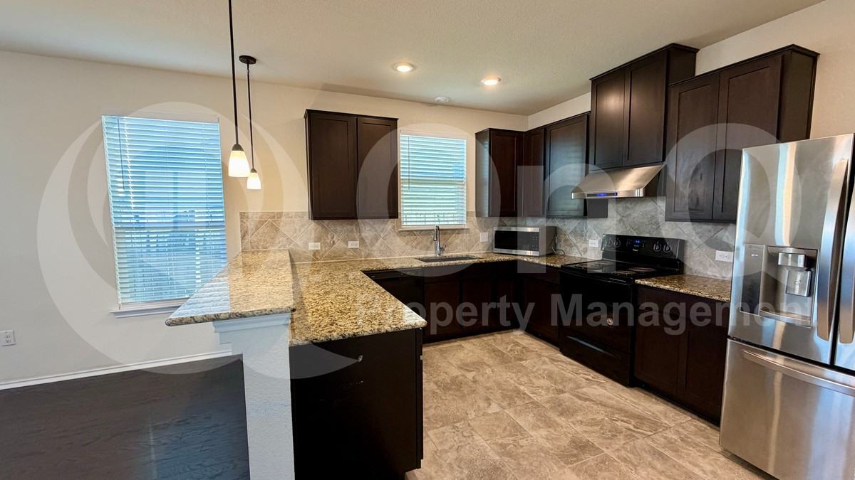 906 Screech Owl Dr - Photo 4 of 19