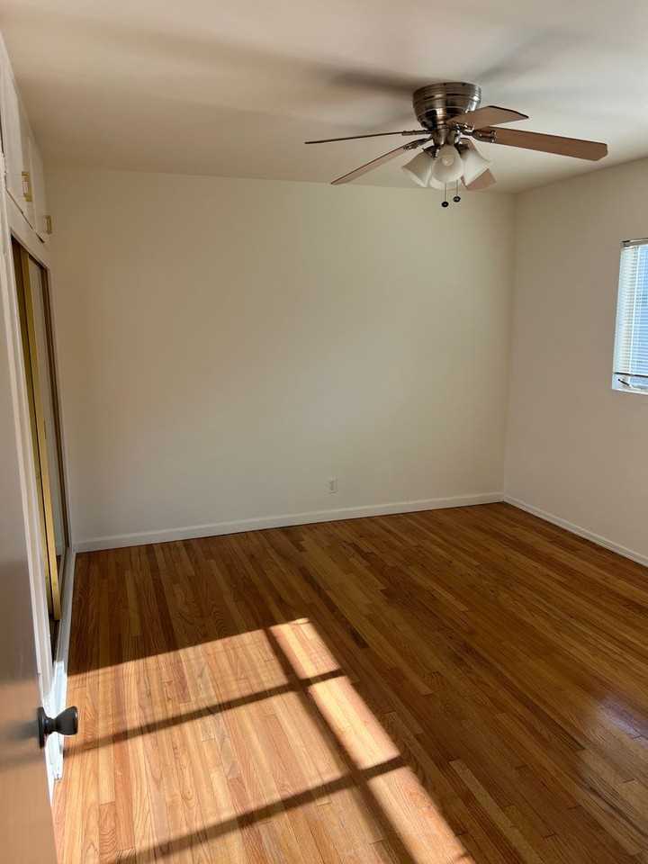 540 San Vicente Blvd - Photo 4 of 9