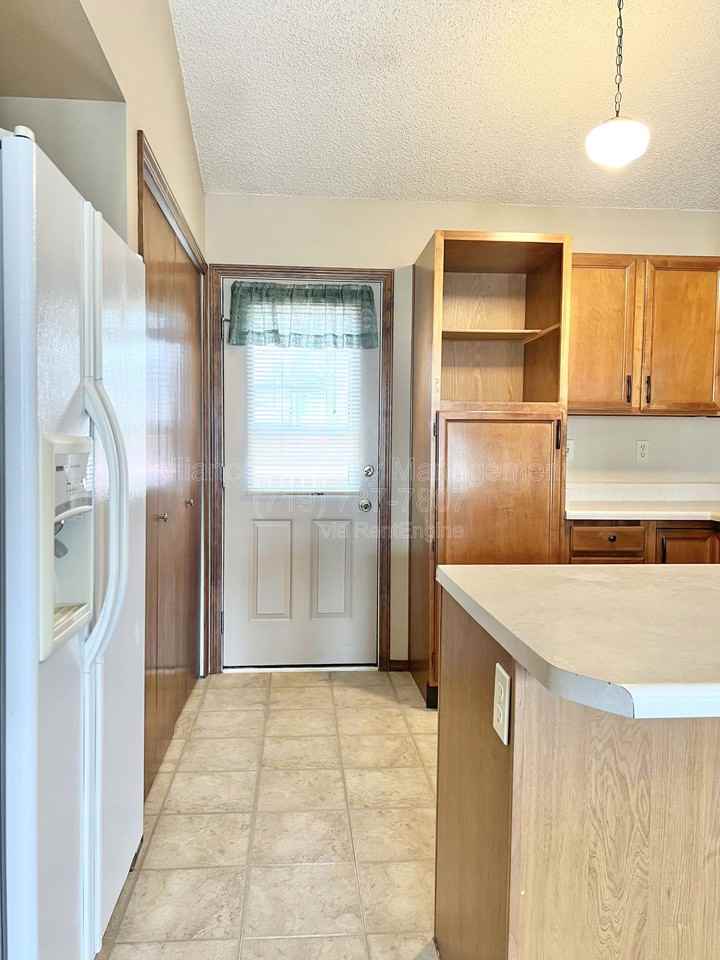 5589 Tamworth Dr - Photo 5 of 26