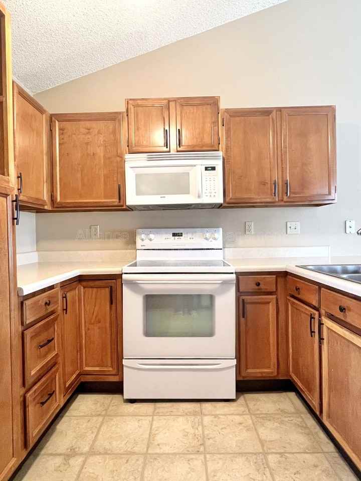 5589 Tamworth Dr - Photo 6 of 26