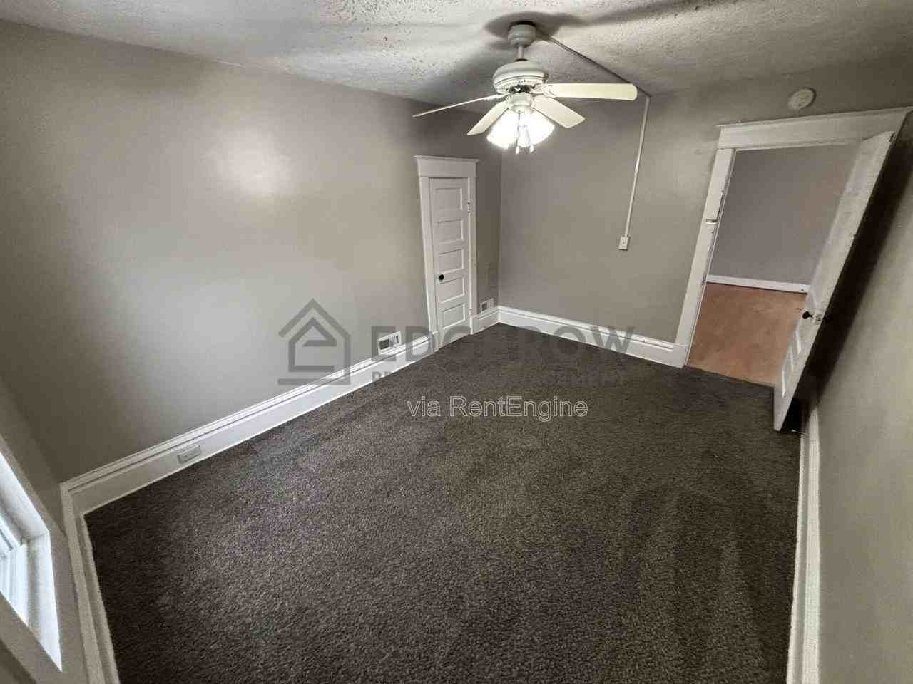 742 Mcreynolds Ave Nw #2 - Photo 3 of 12