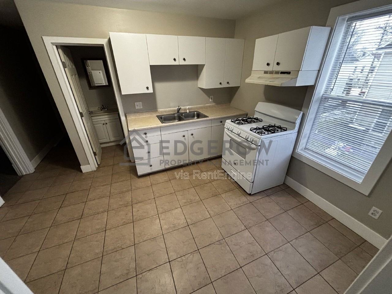 742 Mcreynolds Ave Nw #2 - Photo 6 of 12