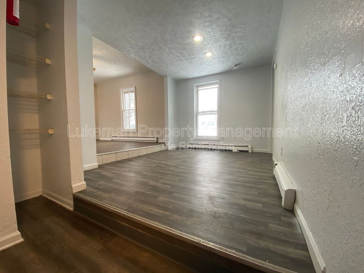 421 Oak St - Photo 3 of 15