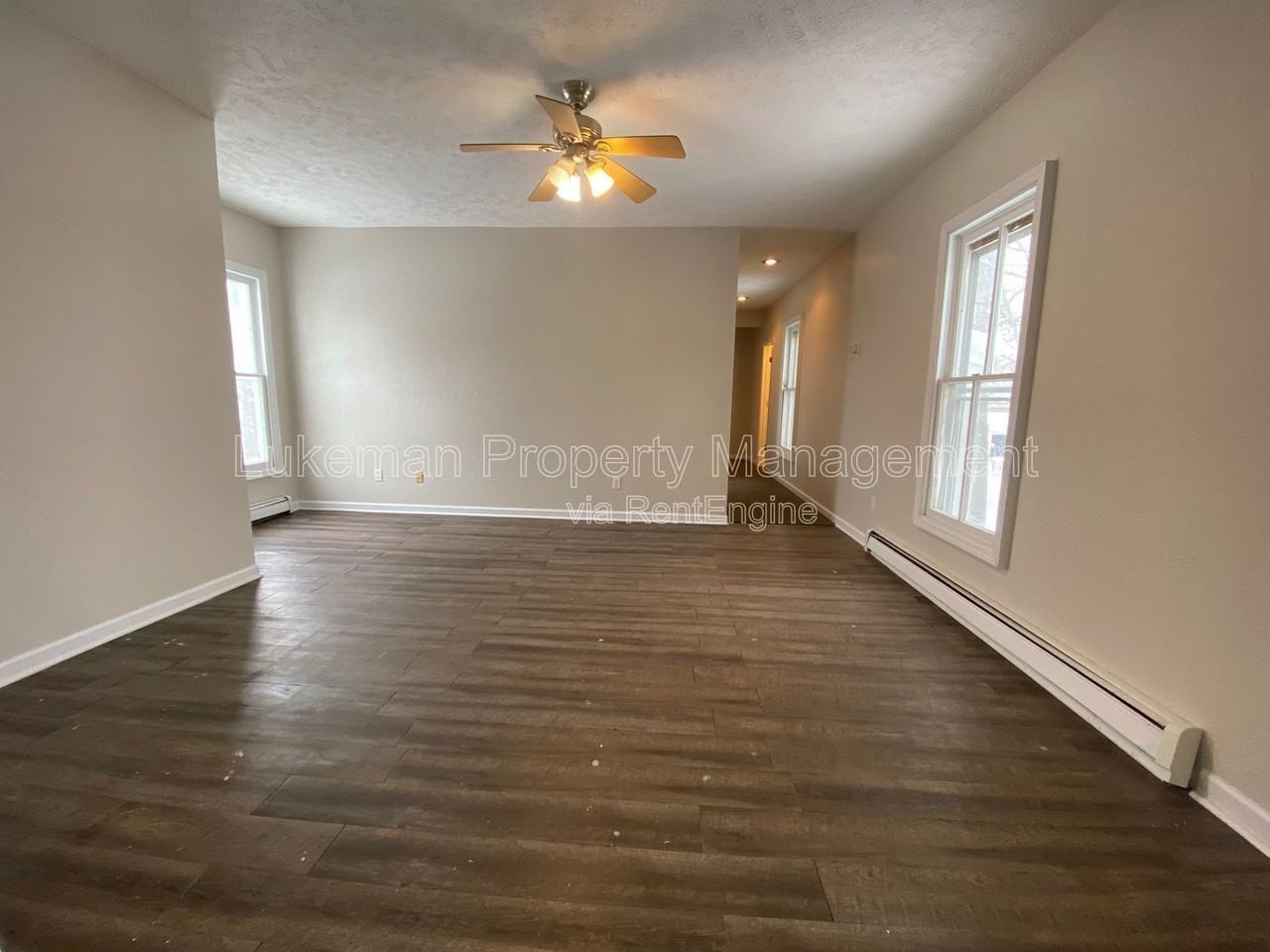 421 Oak St - Photo 4 of 15