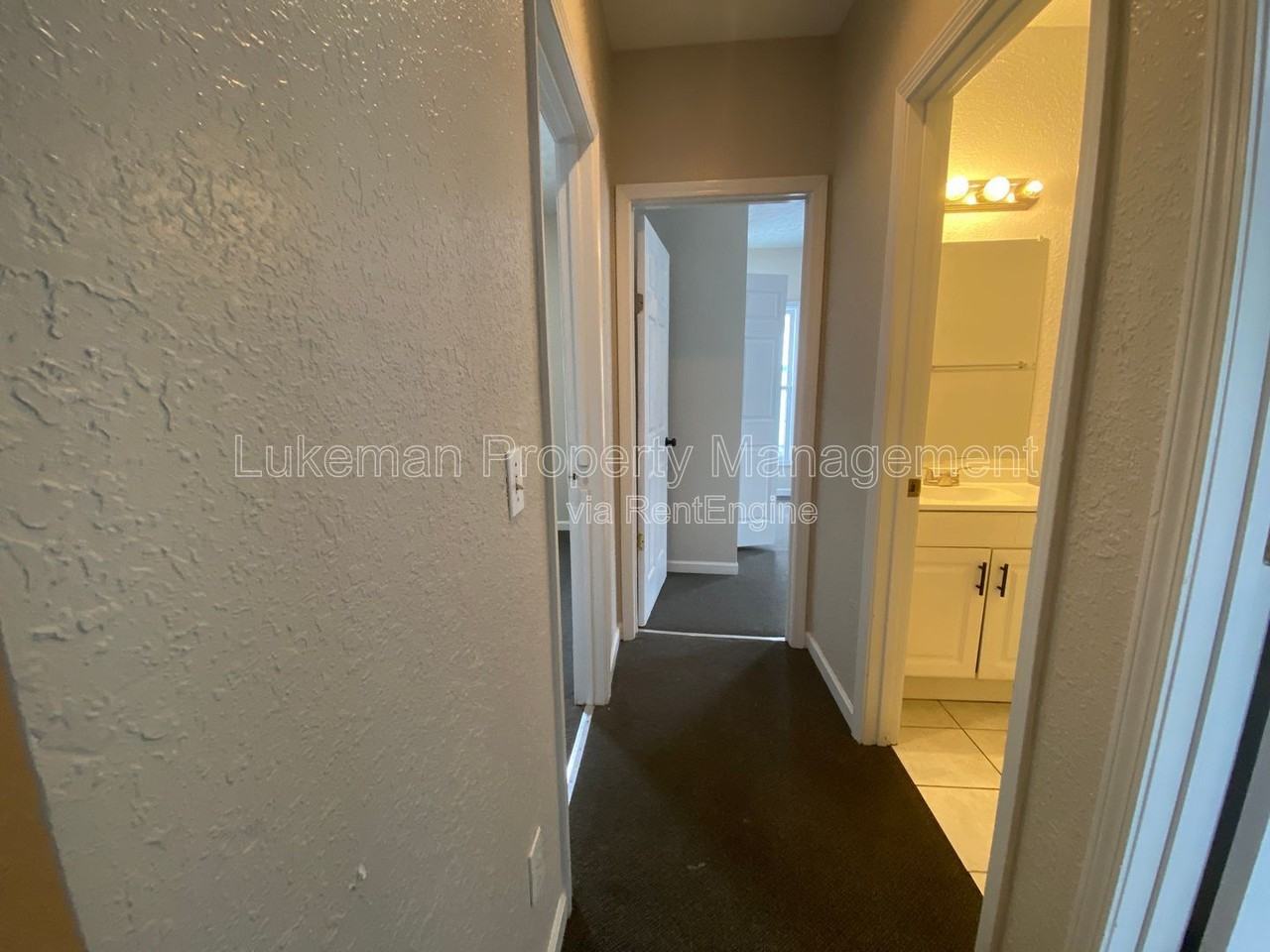 421 Oak St - Photo 7 of 15