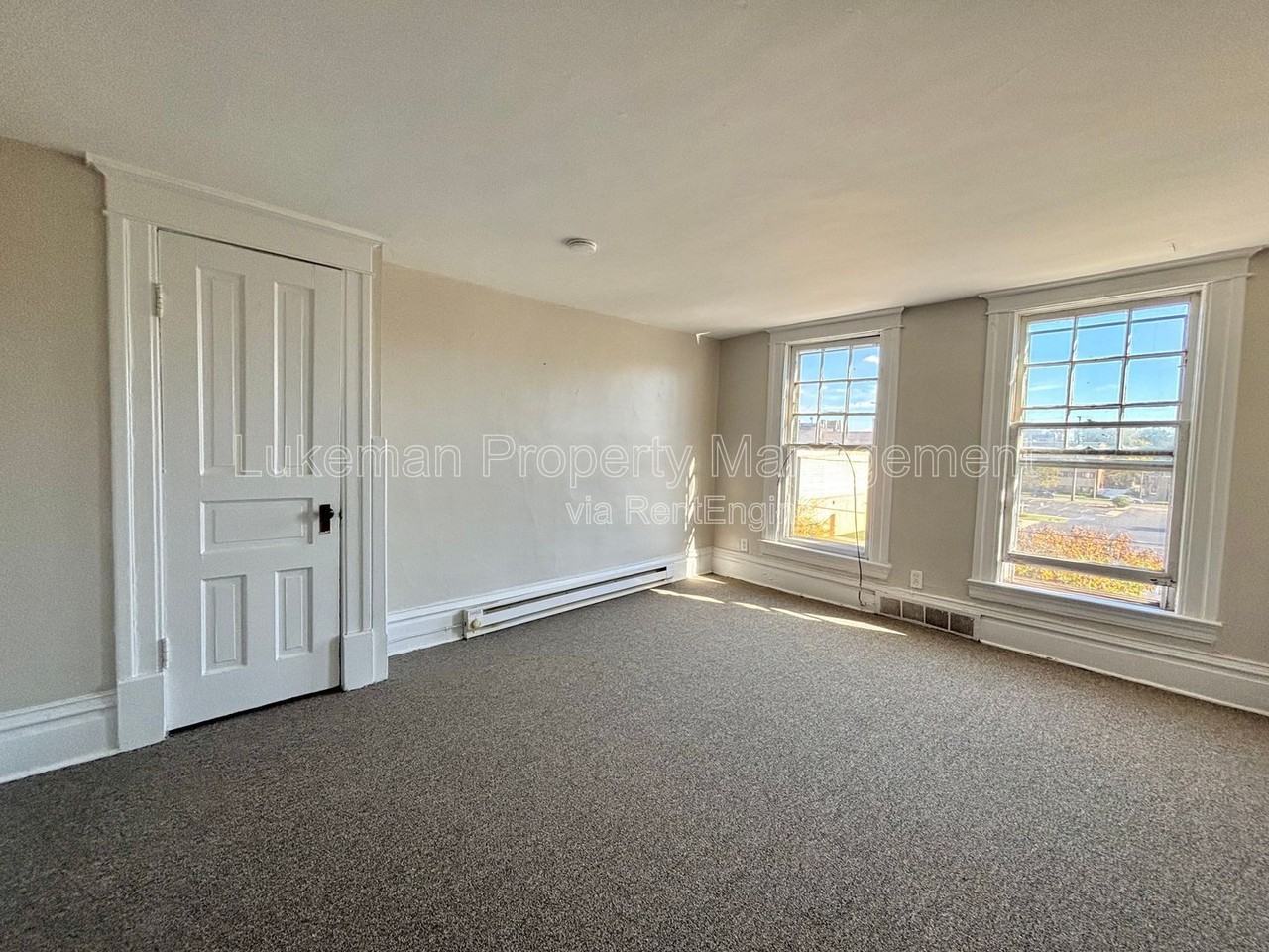 418 Pearl St #5 - Photo 3 of 7