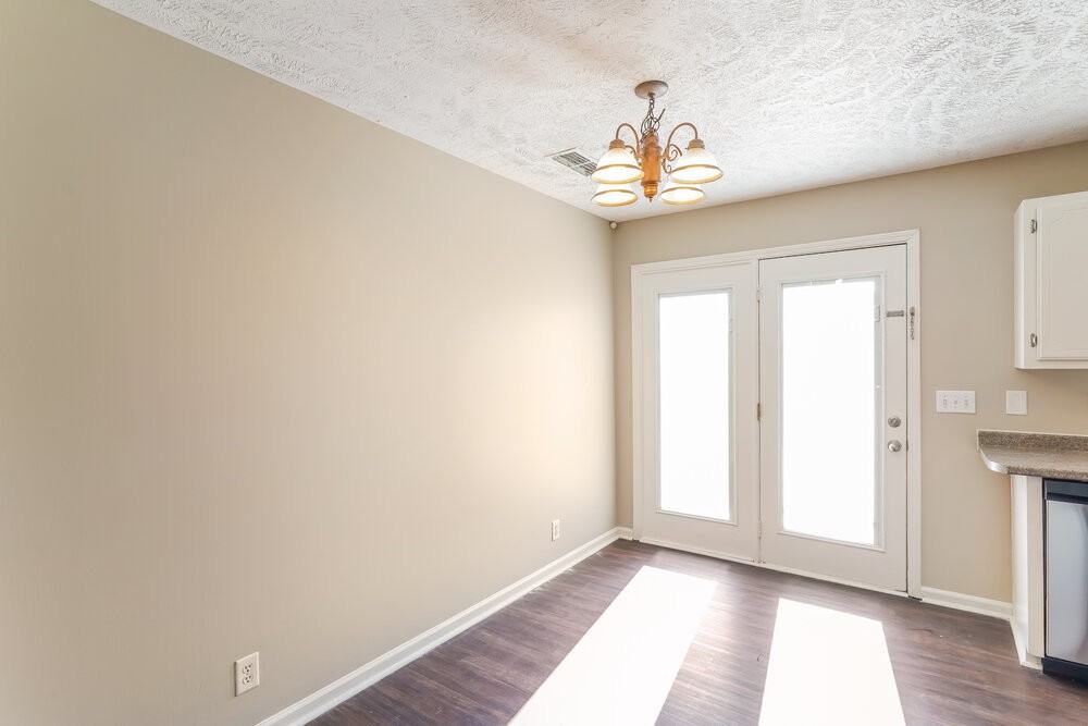 2919 Weybridge Dr - Photo 6 of 17