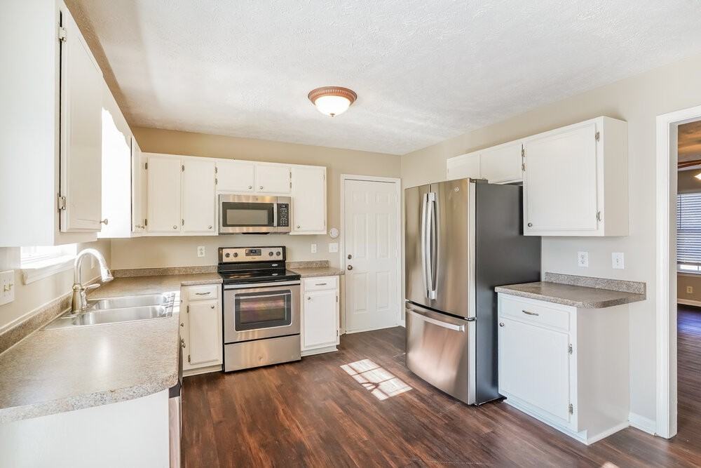 2919 Weybridge Dr - Photo 7 of 17