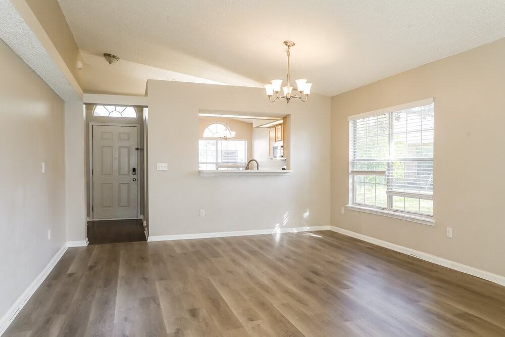 7410 Carriage Side Ct - Photo 4 of 16