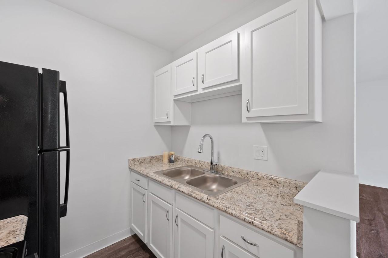 Wyoming Apartments - Photo 6 of 12