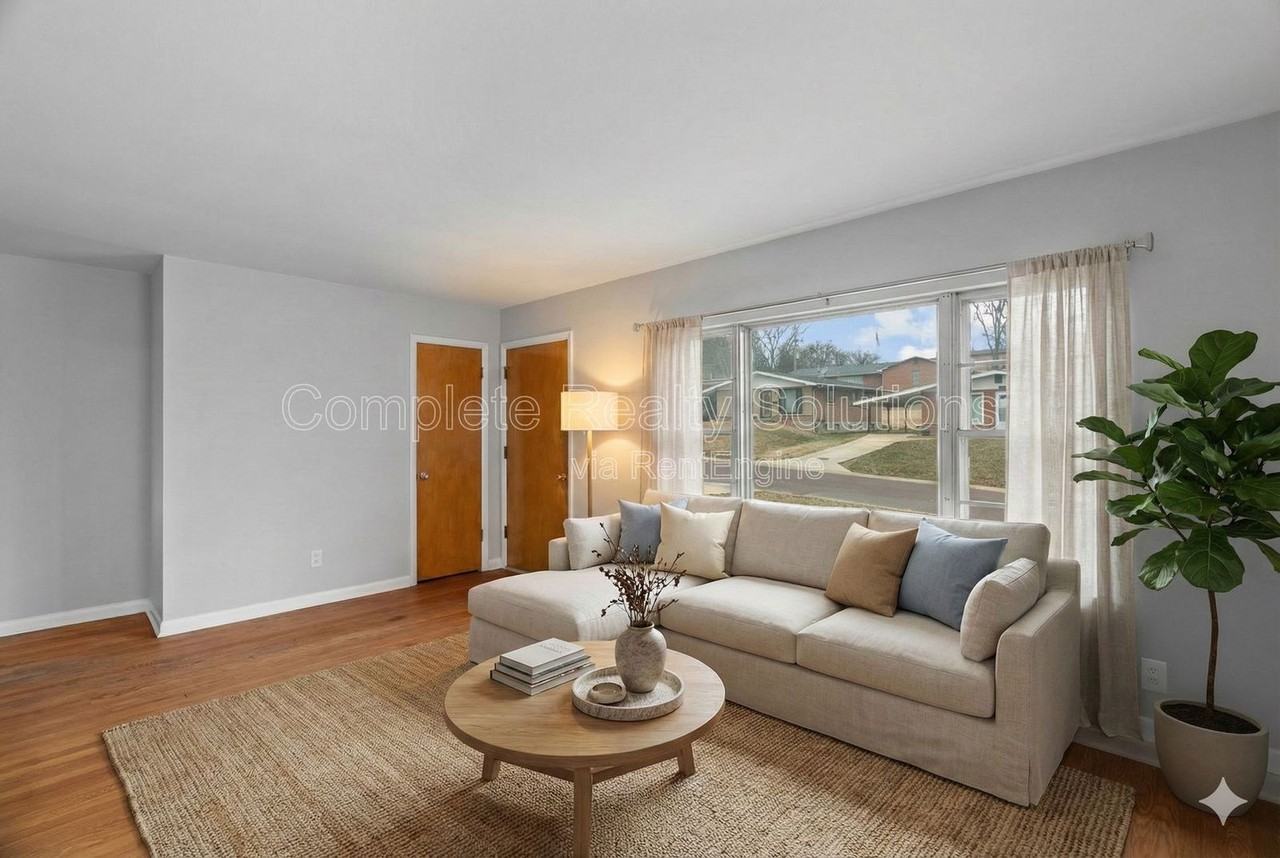 9220 Leamont Dr - Photo 2 of 35