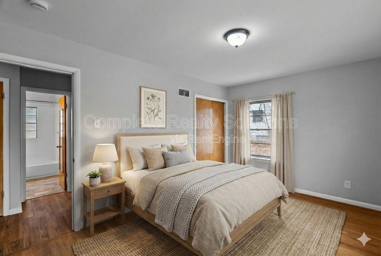 9220 Leamont Dr - Photo 4 of 35