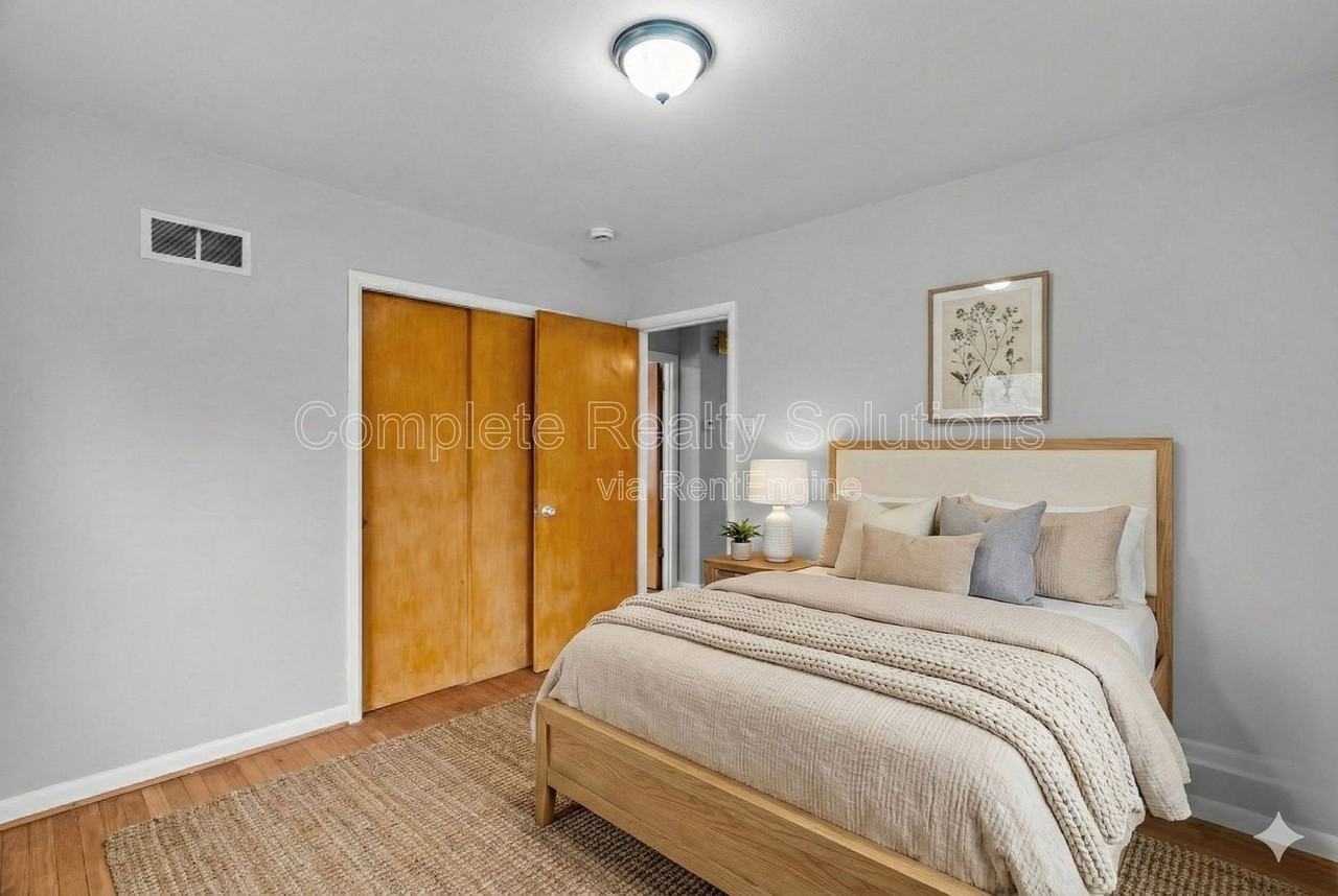 9220 Leamont Dr - Photo 5 of 35