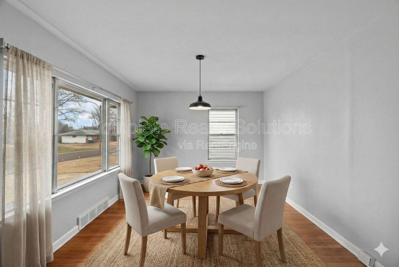 9220 Leamont Dr - Photo 6 of 35