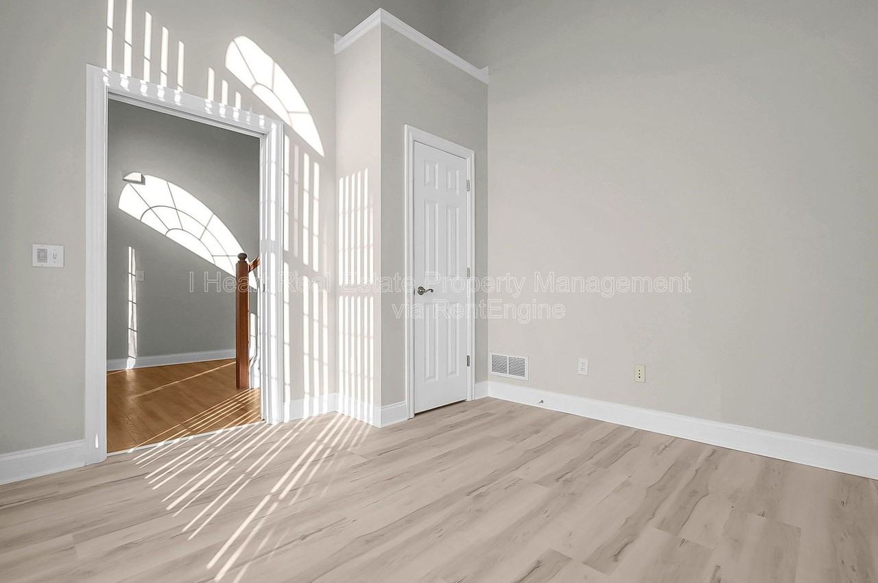 9580 Mission Dr - Photo 7 of 37