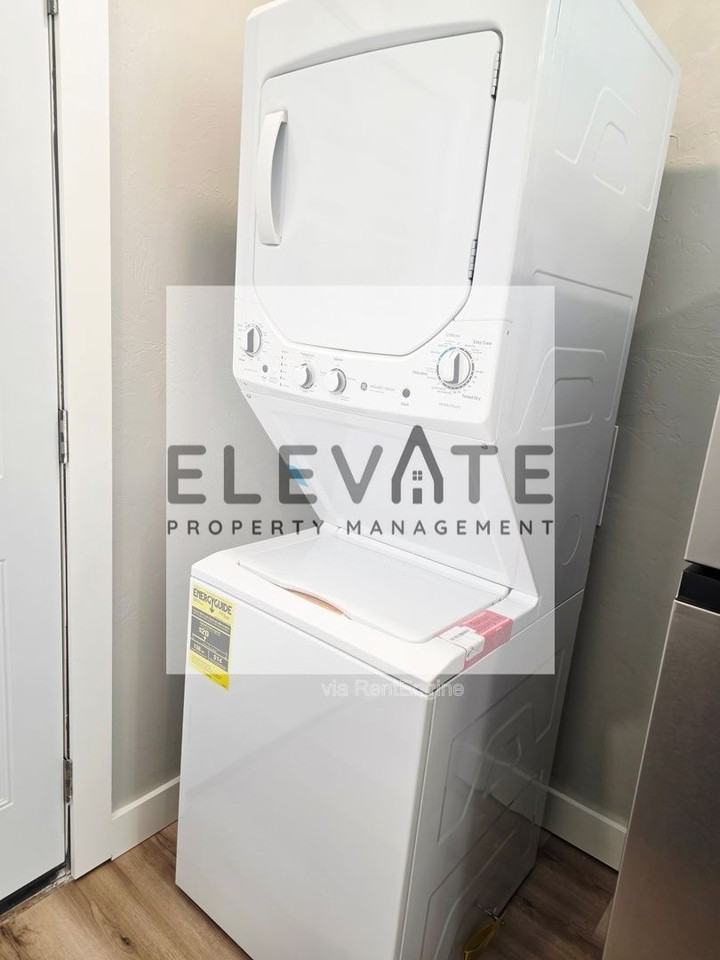 2217 Sw 49th St - Photo 4 of 13