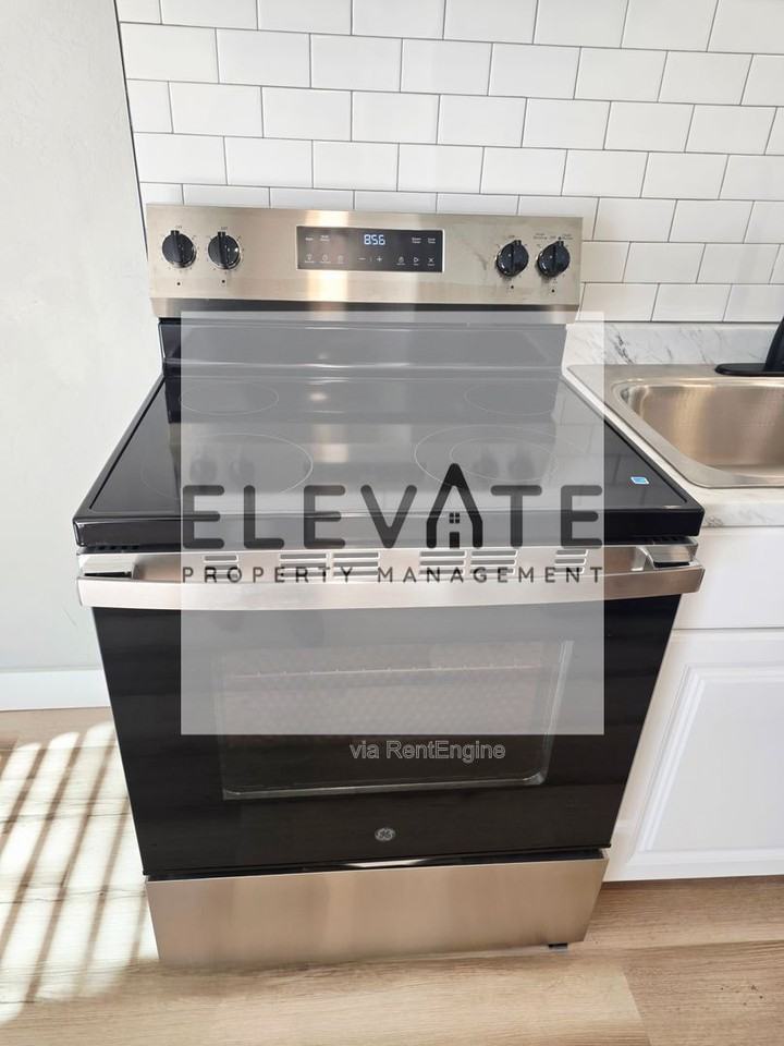 2217 Sw 49th St - Photo 7 of 13