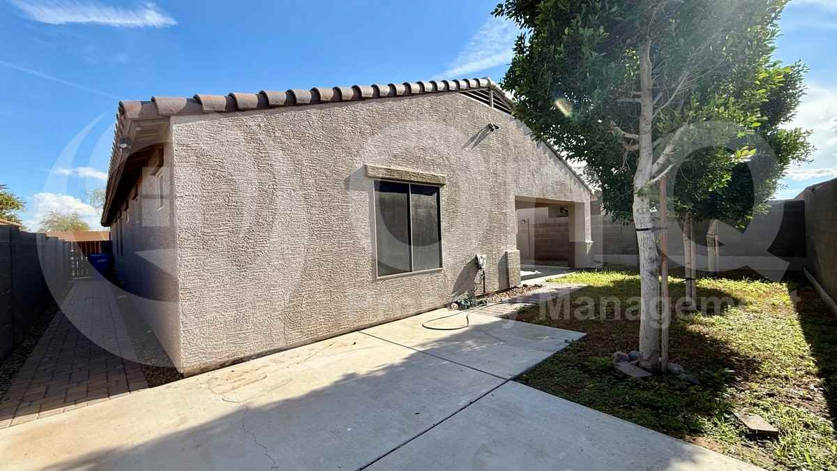 6516 S 38th Dr - Photo 3 of 21