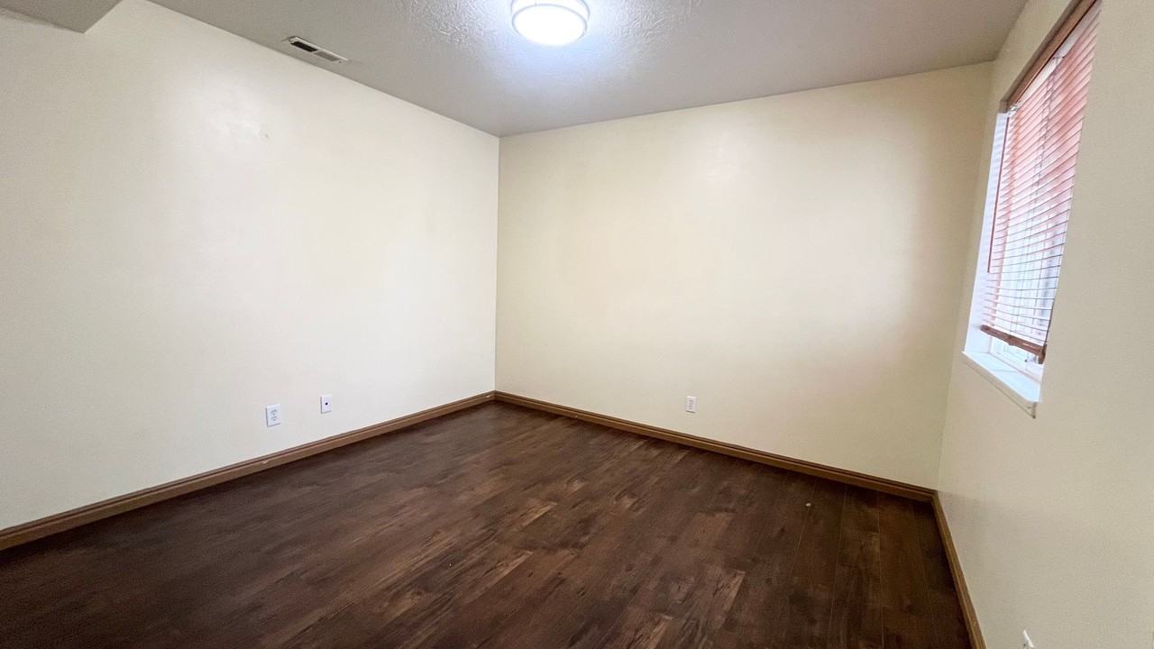 4770 W Old Church Ct - Photo 6 of 20