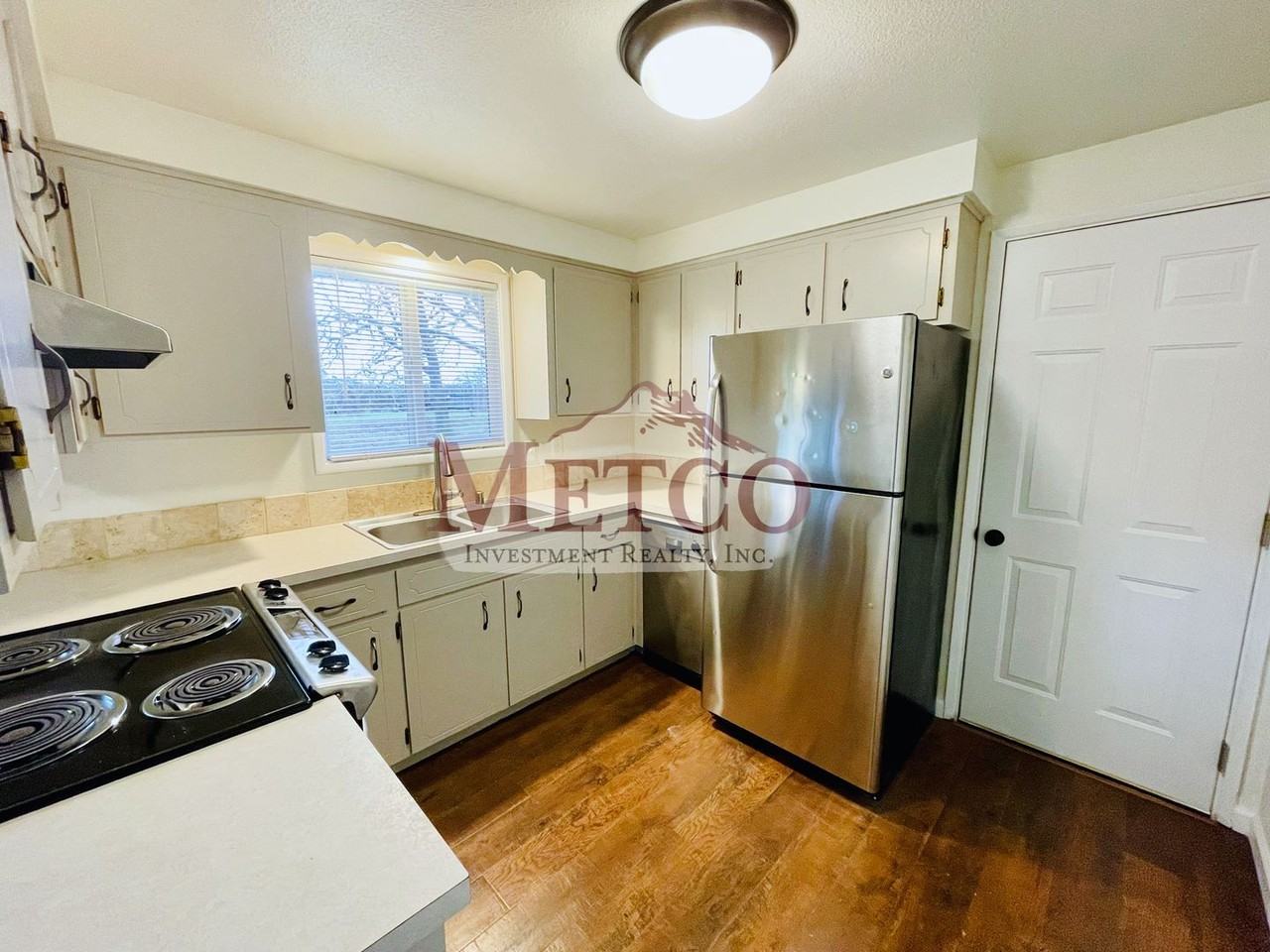 3712 Honolulu Ave - Photo 6 of 12