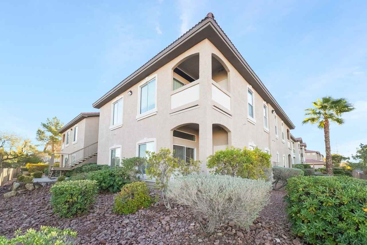 2305 W Horizon Ridge Pkwy #213