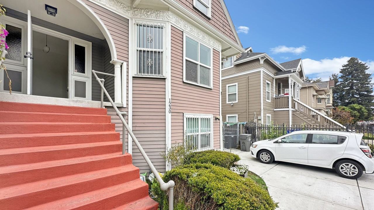 1230 10th St Uppr - Photo 4 of 19