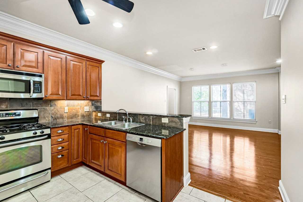 11110 Boardwalk Dr - Photo 2 of 9