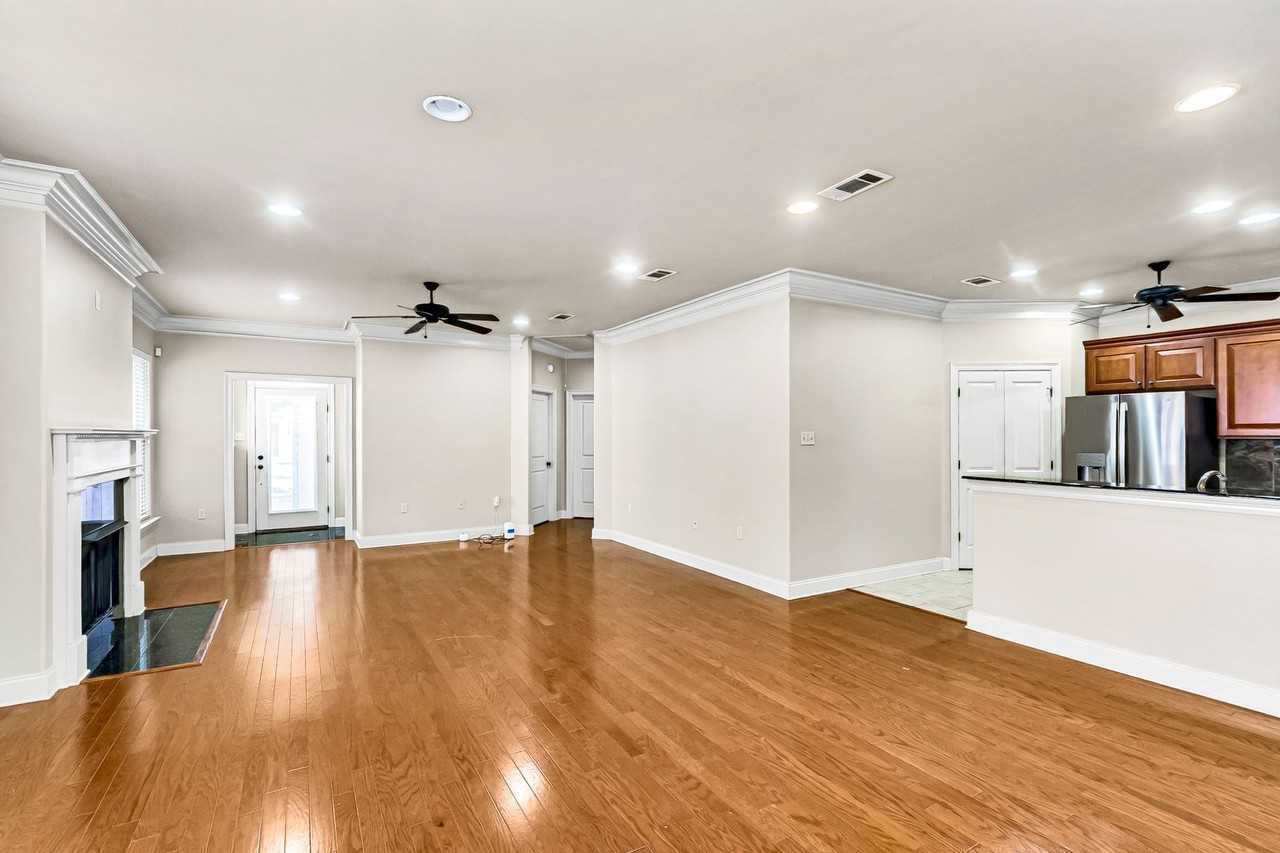 11110 Boardwalk Dr - Photo 3 of 9