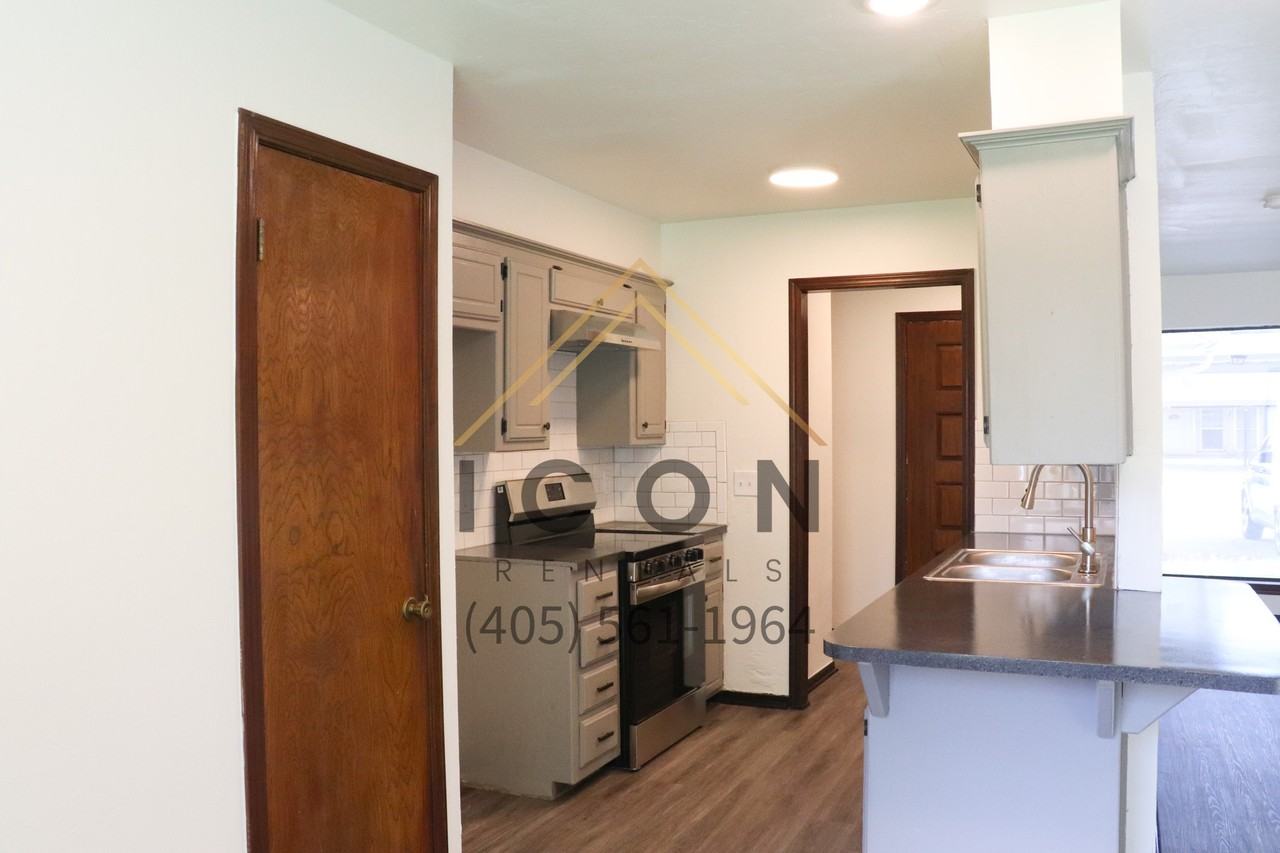 3820 Southwind Ct #1 - Photo 4 of 17