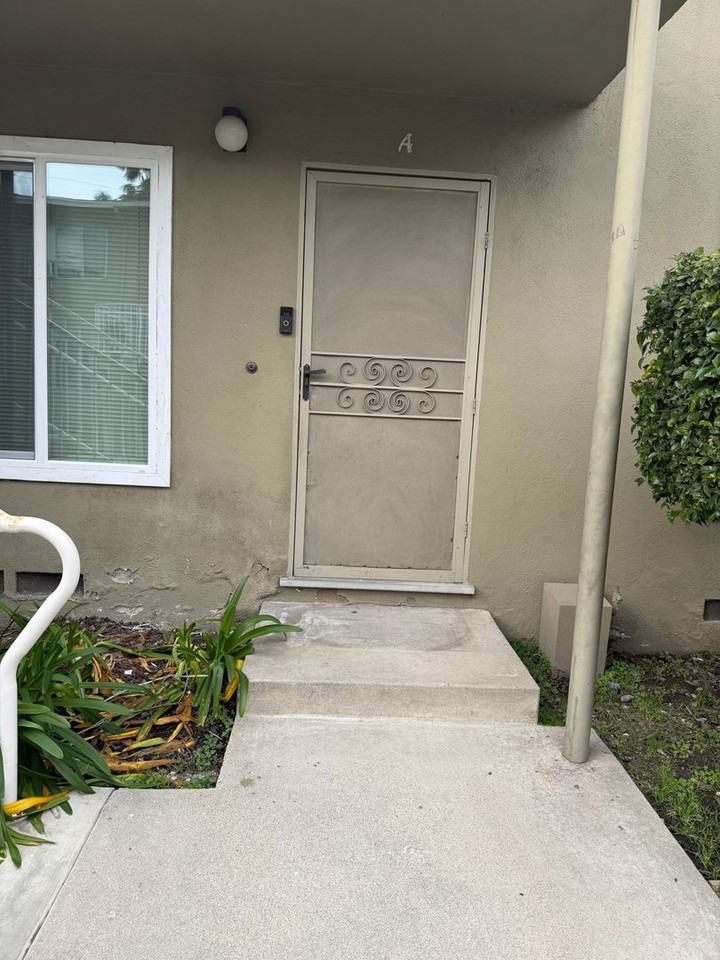 912-916 912-916 Genoa St - 916 - A #A - Photo 4 of 16