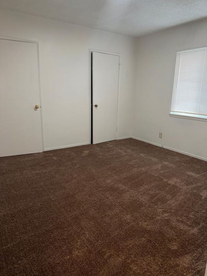 912-916 912-916 Genoa St - 916 - A #A - Photo 5 of 16