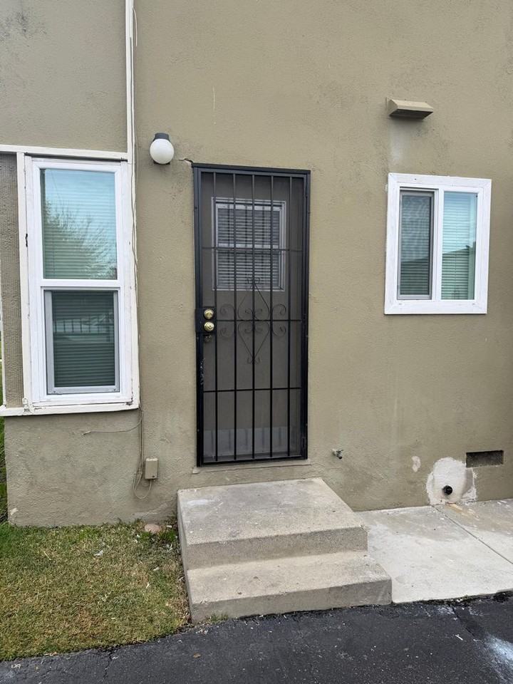 912-916 912-916 Genoa St - 916 - A #A - Photo 6 of 16