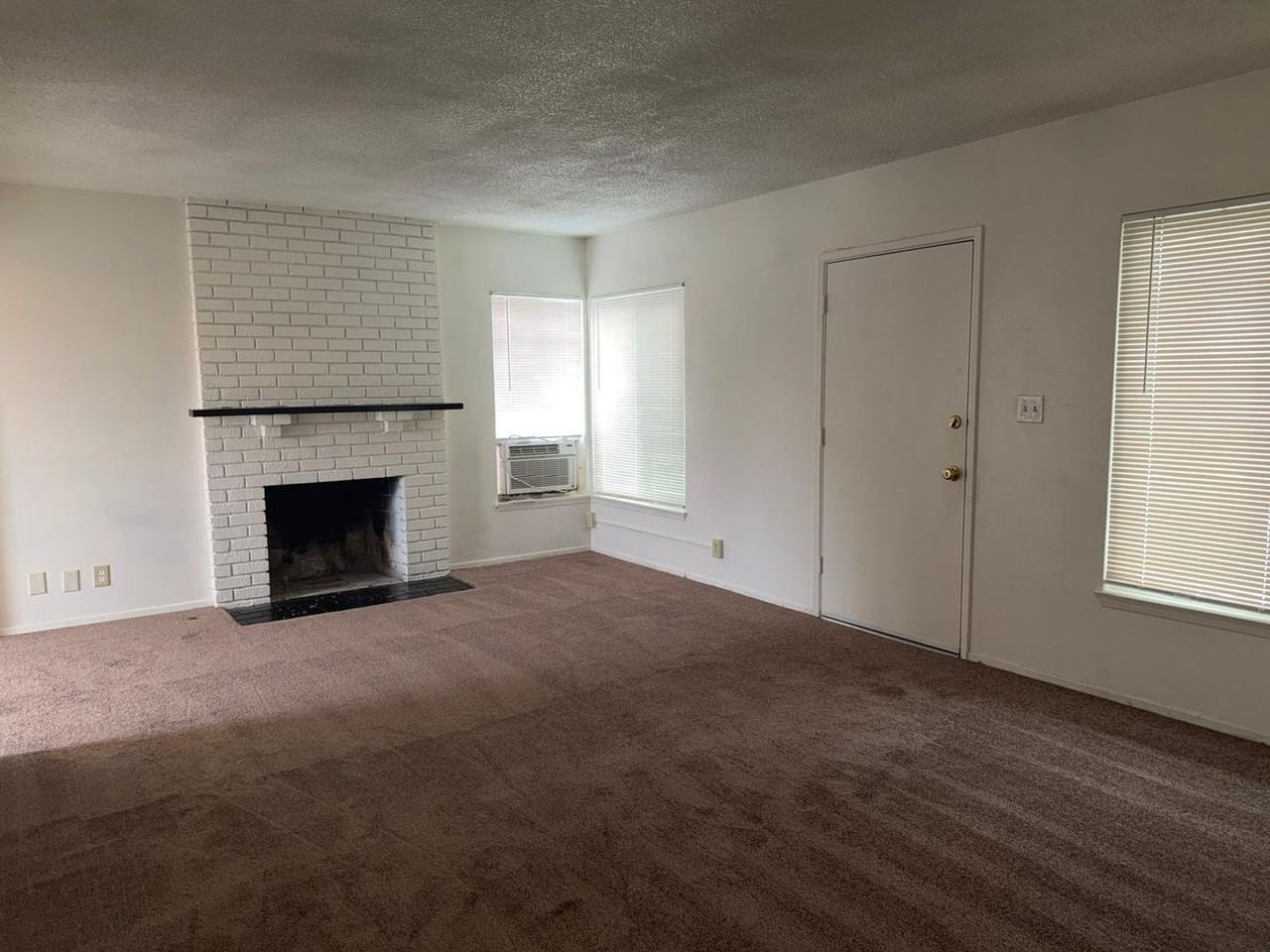 912-916 912-916 Genoa St - 916 - A #A - Photo 7 of 16