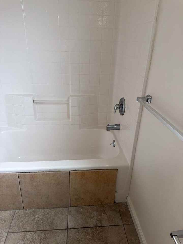 705 S Brown St - Photo 6 of 14