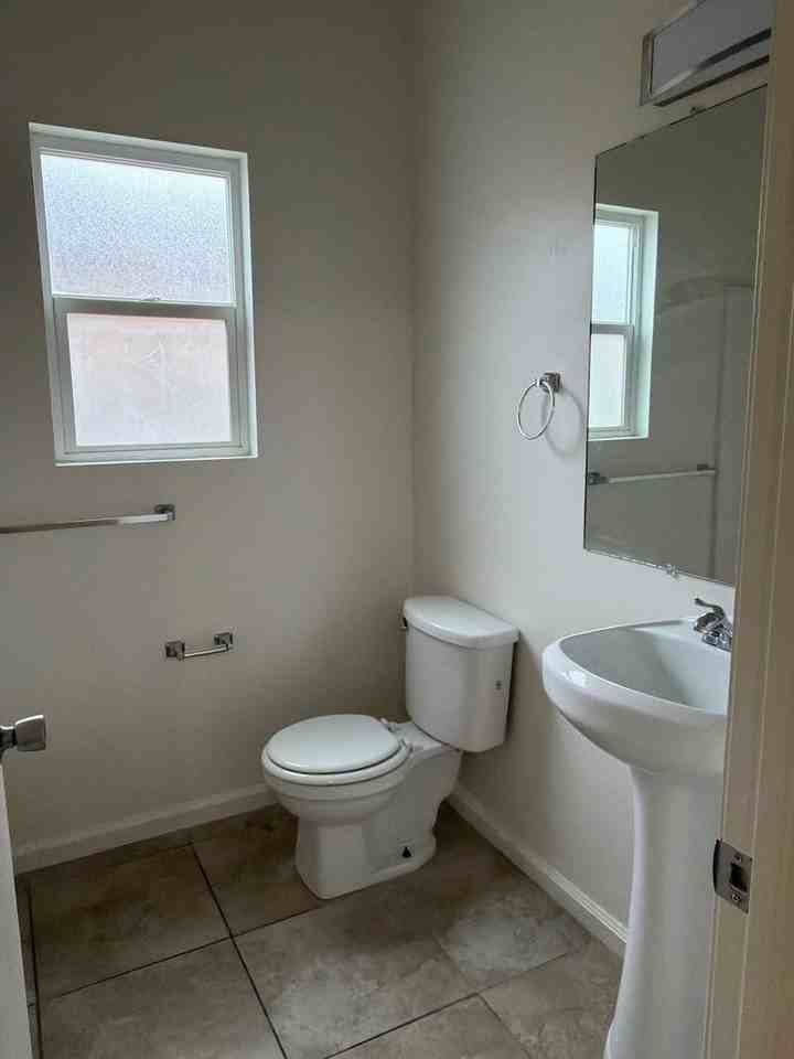 705 S Brown St - Photo 7 of 14