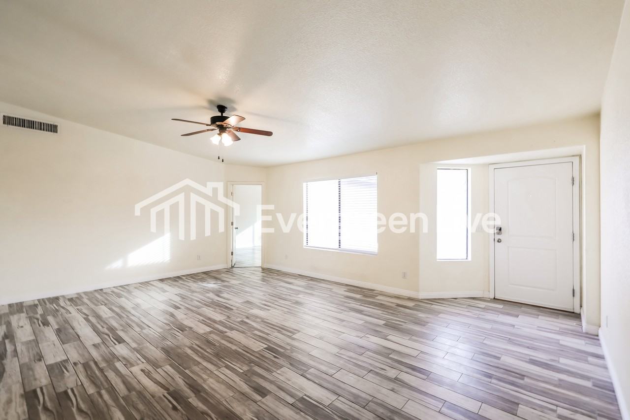 1462 W Breakwell St - Photo 2 of 15