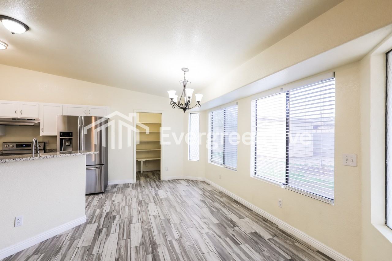 1462 W Breakwell St - Photo 3 of 15