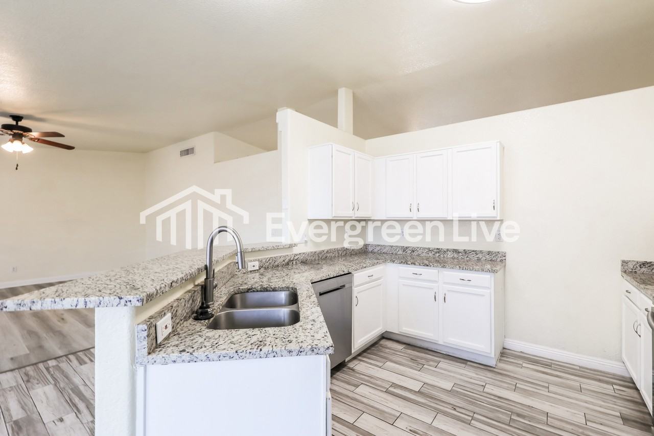 1462 W Breakwell St - Photo 4 of 15