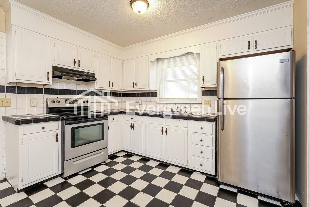 118 Peachtree Ln - Photo 3 of 15