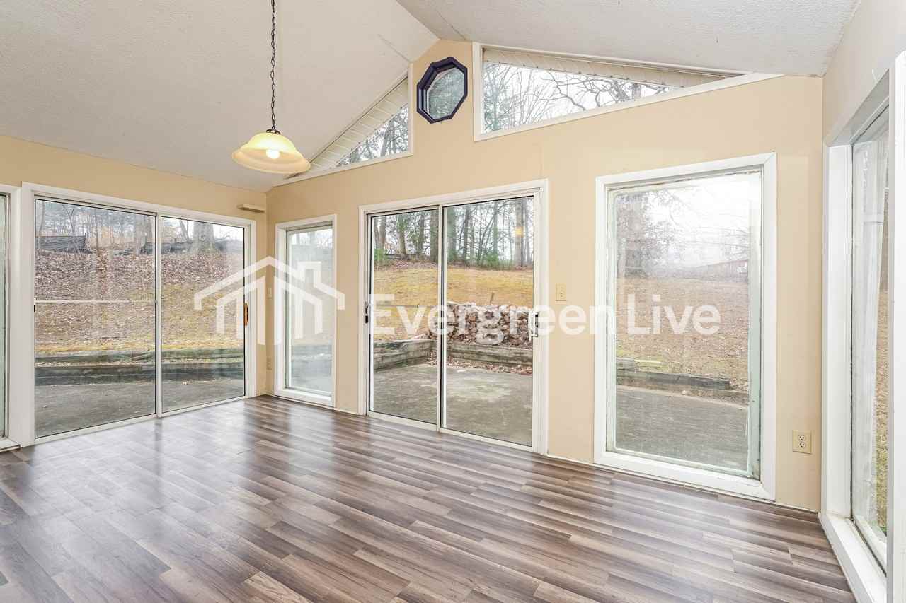 118 Peachtree Ln - Photo 6 of 15