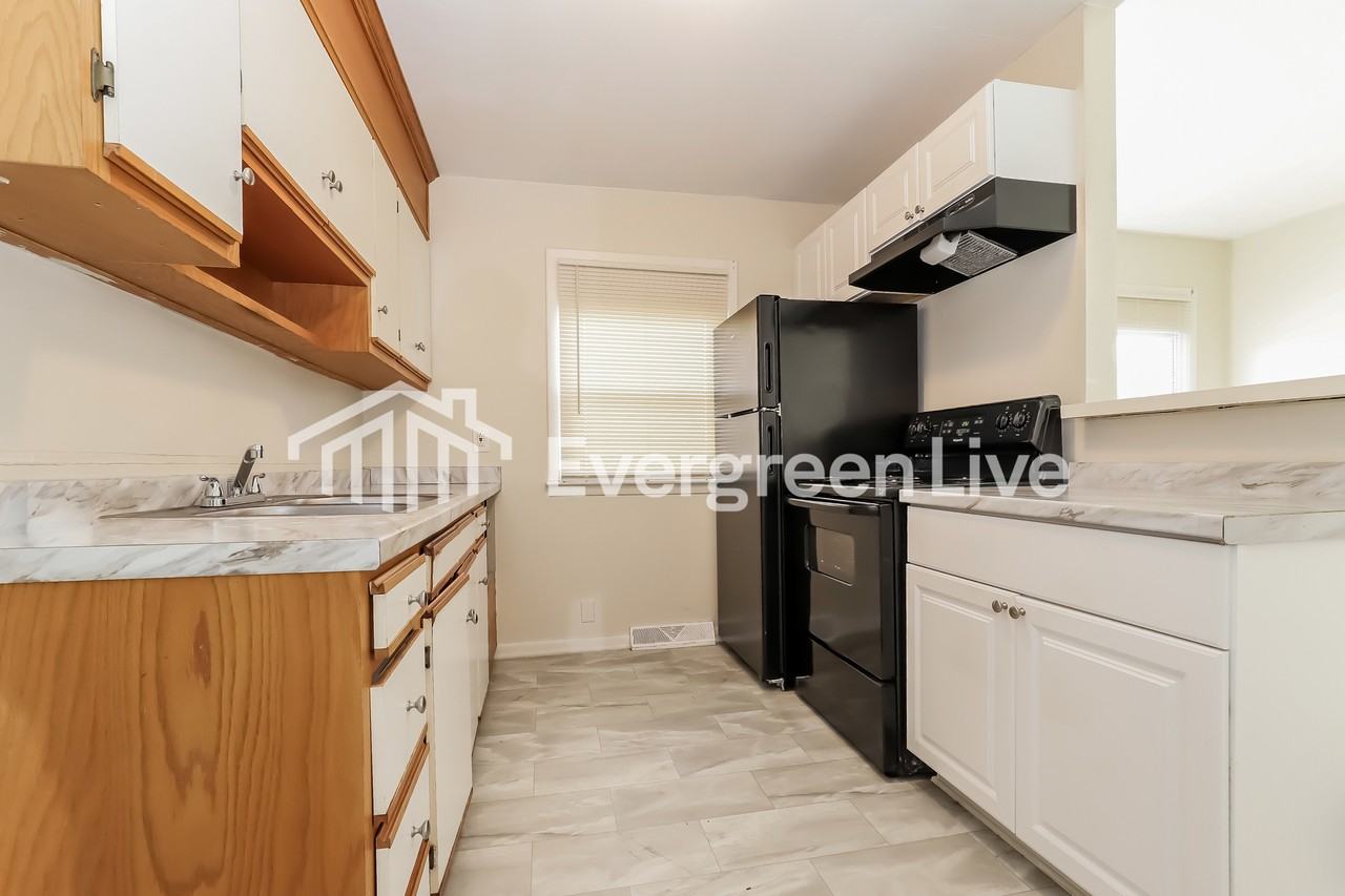 1711 Oberlin Dr - Photo 5 of 15