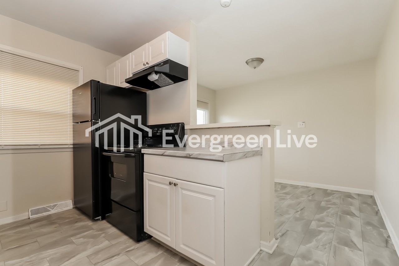 1711 Oberlin Dr - Photo 6 of 15