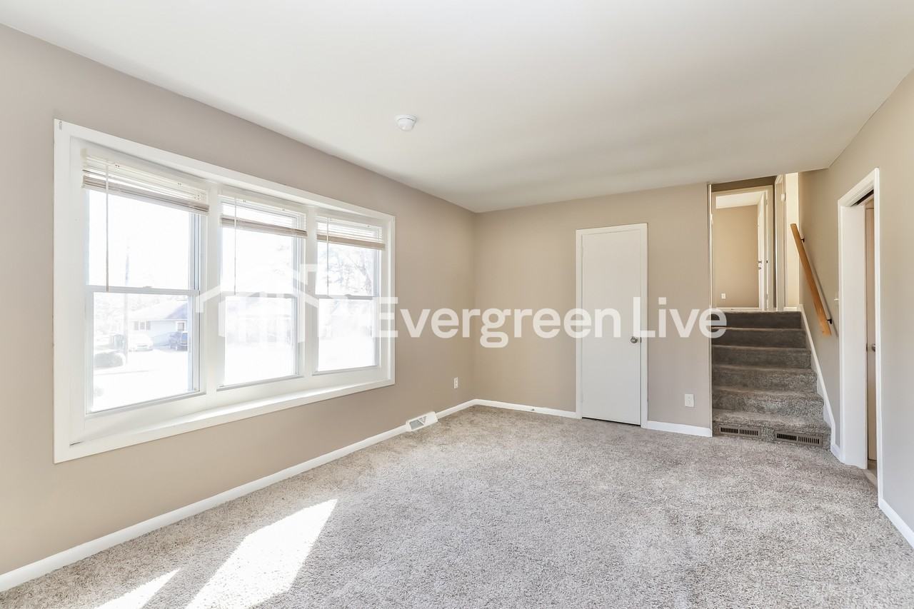 1711 Oberlin Dr - Photo 7 of 15