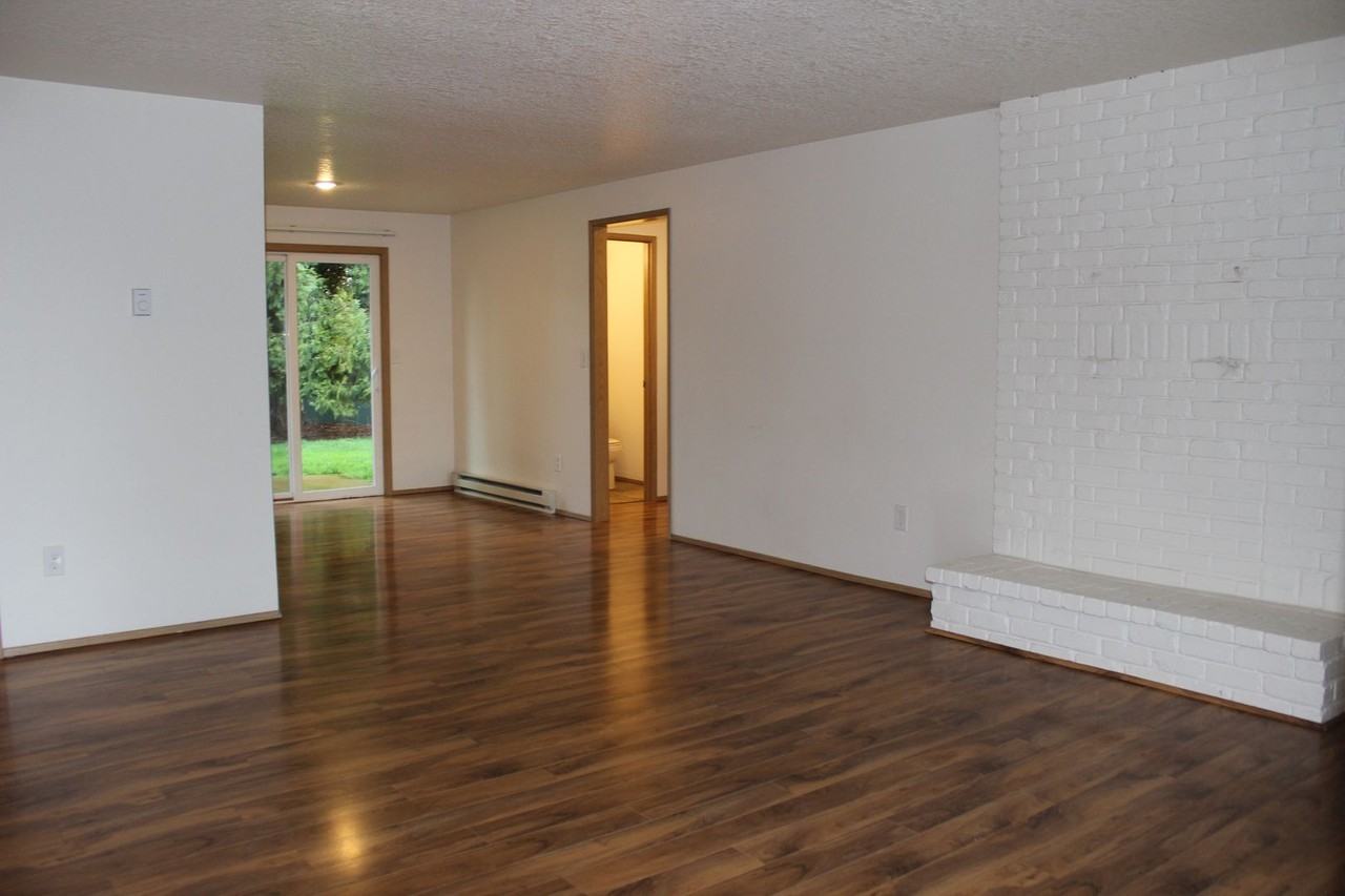 1959 Ne Kathryn St - Photo 2 of 20