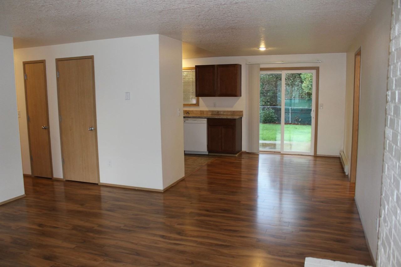 1959 Ne Kathryn St - Photo 3 of 20